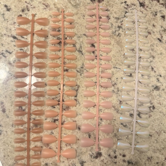 Press on nails - Picture 2 of 3